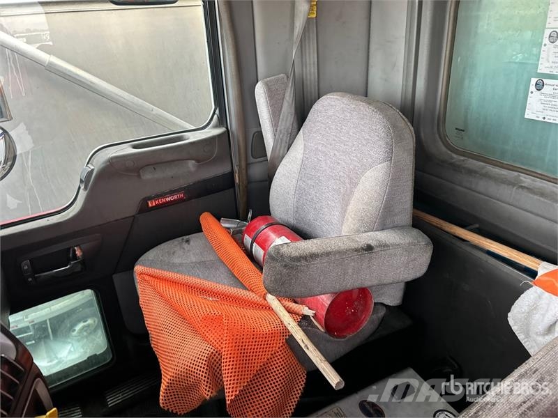 Kenworth T800 Savivarčių priekabų vilkikai