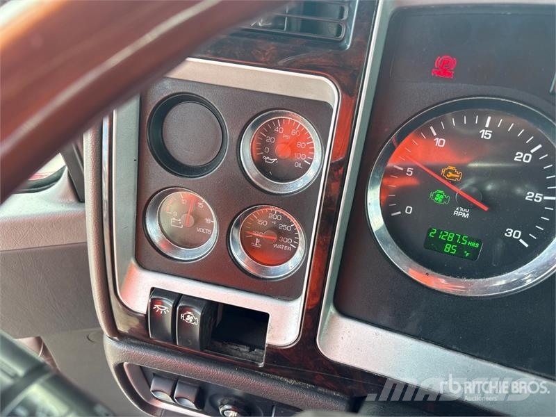 Kenworth T800 شاحنات قلابة