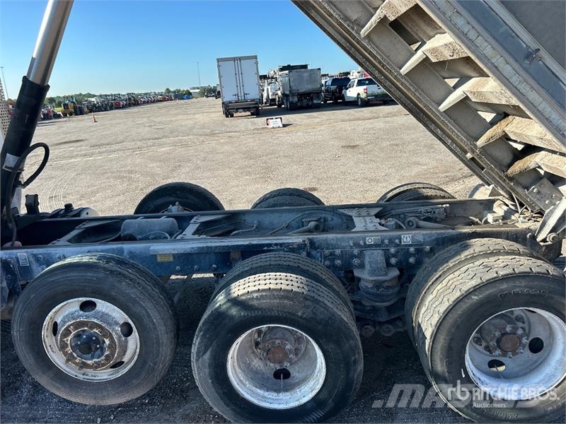 Kenworth T800 Savivarčių priekabų vilkikai
