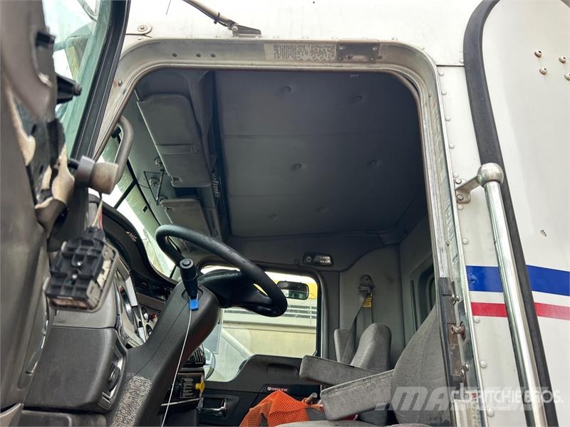 Kenworth T800 Savivarčių priekabų vilkikai
