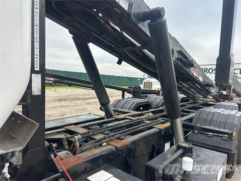 Kenworth T800 شاحنات لوادر