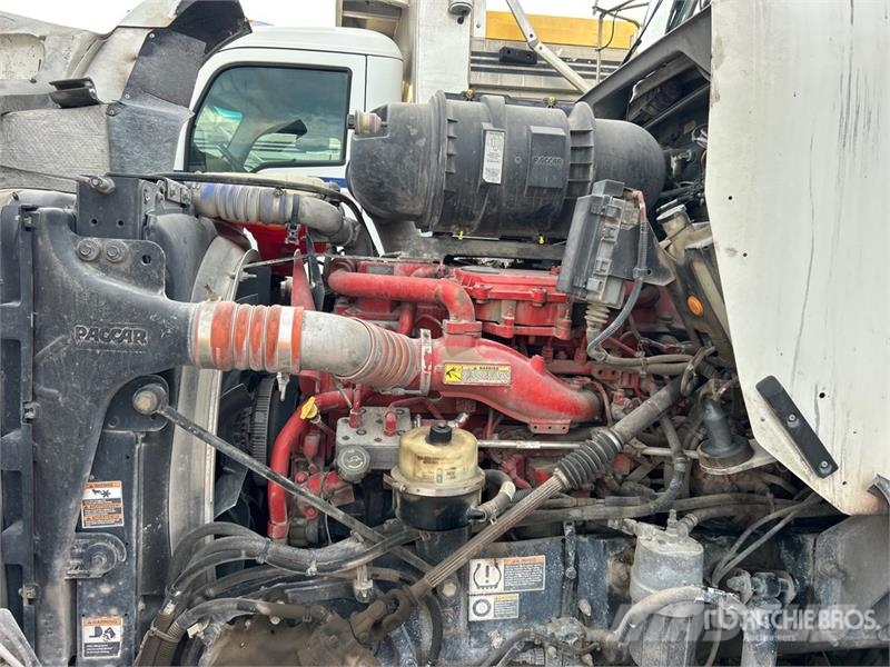 Kenworth T800 Savivarčių priekabų vilkikai
