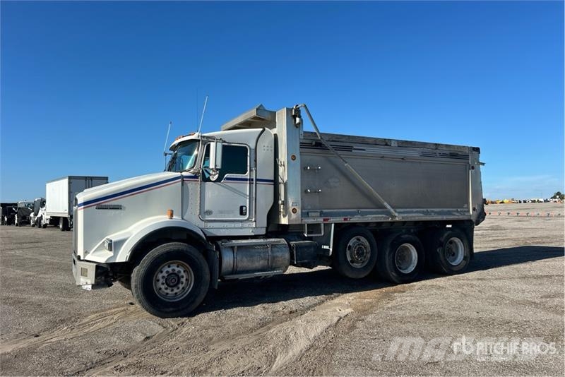 Kenworth T800 Savivarčių priekabų vilkikai