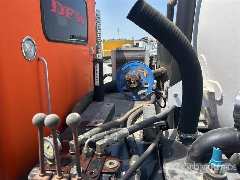 Kenworth T800 6x4 Vacuum Tanker Truck (Inoperable) Комбі/Вакуумні вантажівки