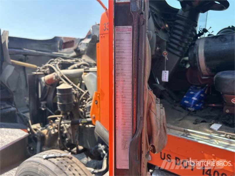 Kenworth T800 6x4 Vacuum Tanker Truck (Inoperable) Комбі/Вакуумні вантажівки