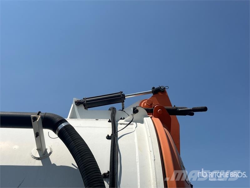 Kenworth T800 6x4 Vacuum Tanker Truck (Inoperable) Комбі/Вакуумні вантажівки