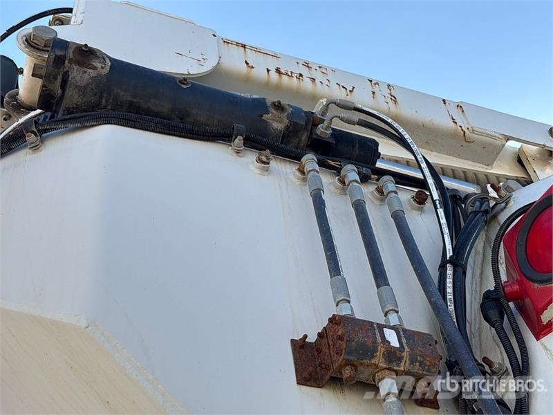 Kenworth T800 8x6 Vacuum Tanker Truck Kombinētās vakumsūkņa mašīnas
