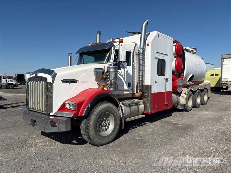 Kenworth T800 8x6 Vacuum Tanker Truck Kombinētās vakumsūkņa mašīnas