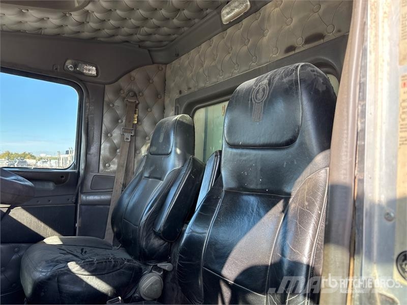 Kenworth T800 8x6 Vacuum Tanker Truck Kombinētās vakumsūkņa mašīnas