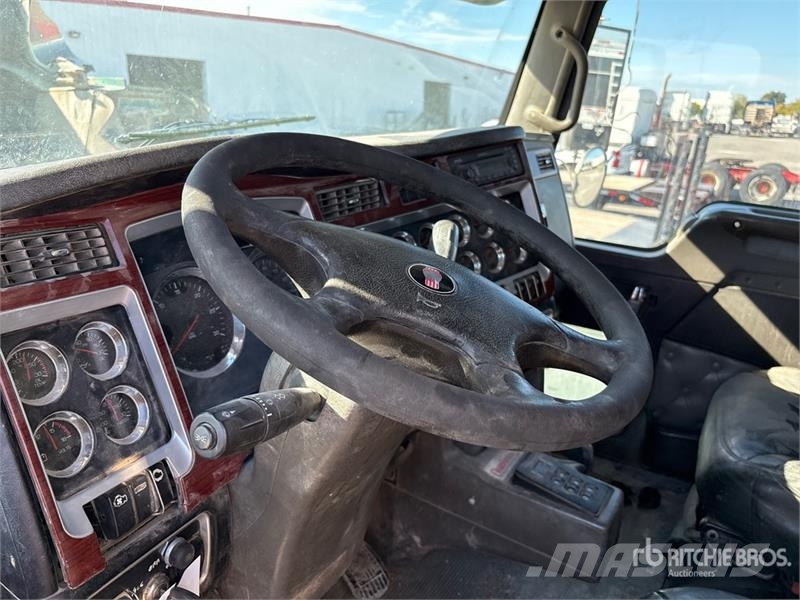 Kenworth T800 8x6 Vacuum Tanker Truck Kombinētās vakumsūkņa mašīnas