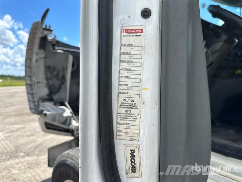 Kenworth T880 Savivarčių priekabų vilkikai