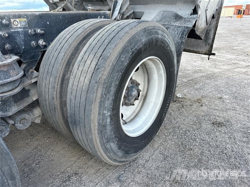 Kenworth T880 Savivarčių priekabų vilkikai