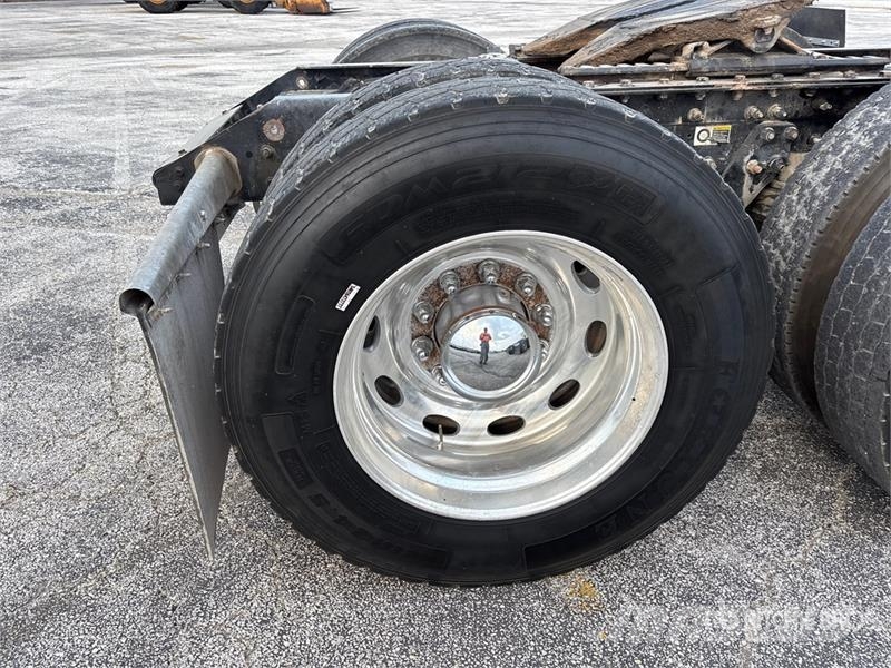 Kenworth T880 Sadulveokid