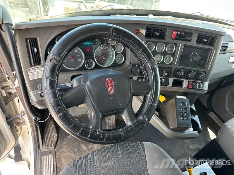 Kenworth T880 Savivarčių priekabų vilkikai