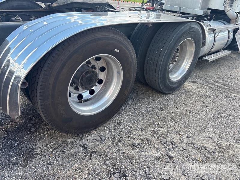 Kenworth T880 Trekkers