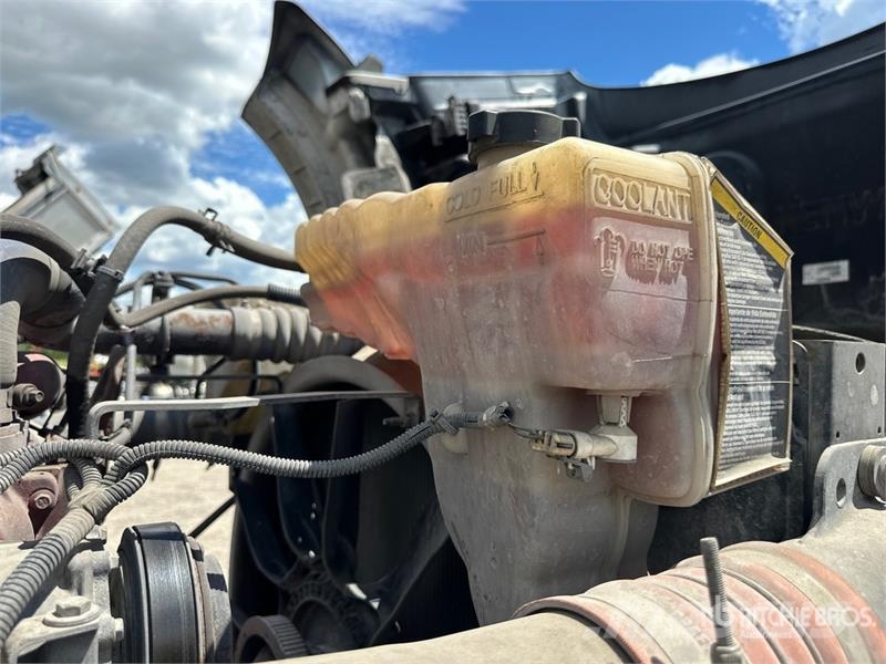 Kenworth T880 Savivarčių priekabų vilkikai