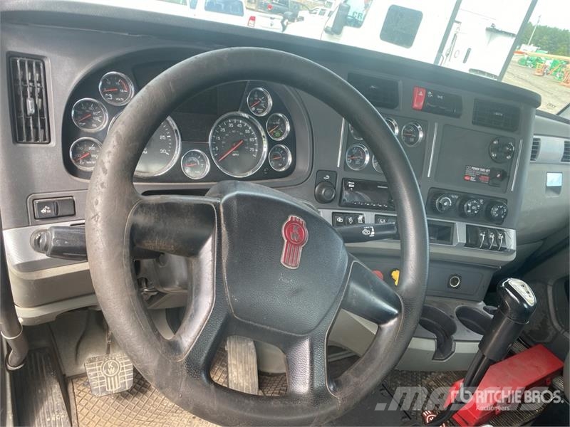 Kenworth T880 Autotractoare