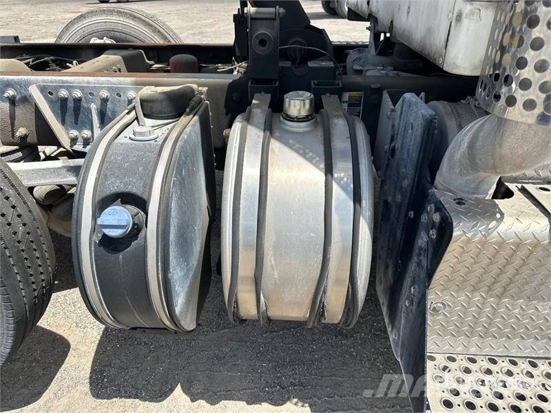 Kenworth T880 Savivarčių priekabų vilkikai
