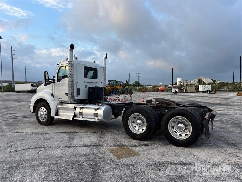 Kenworth T880 Sadulveokid