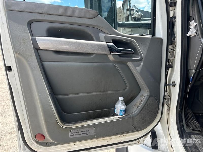 Kenworth T880 Savivarčių priekabų vilkikai