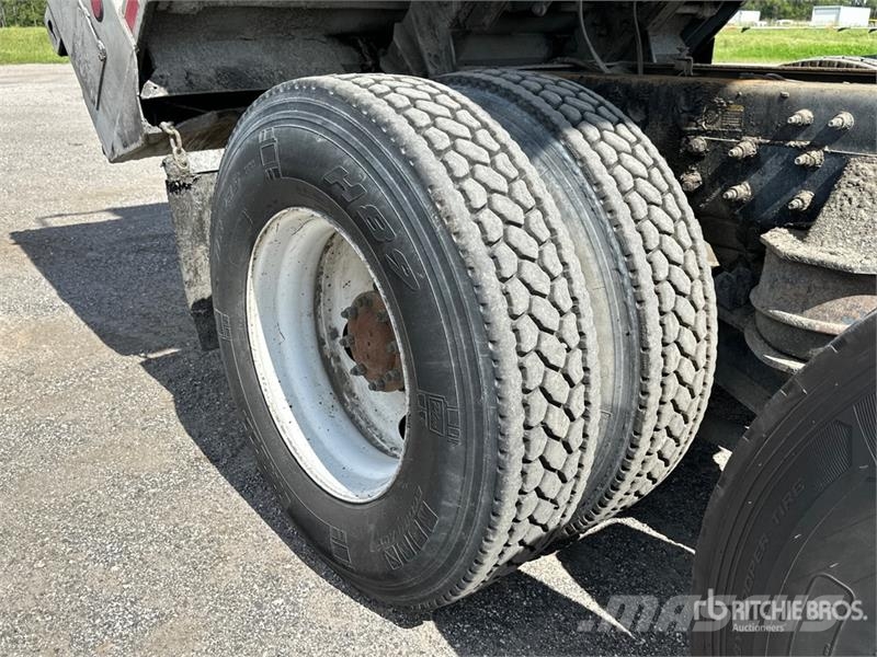 Kenworth T880 Savivarčių priekabų vilkikai