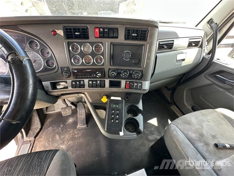 Kenworth T880 Savivarčių priekabų vilkikai