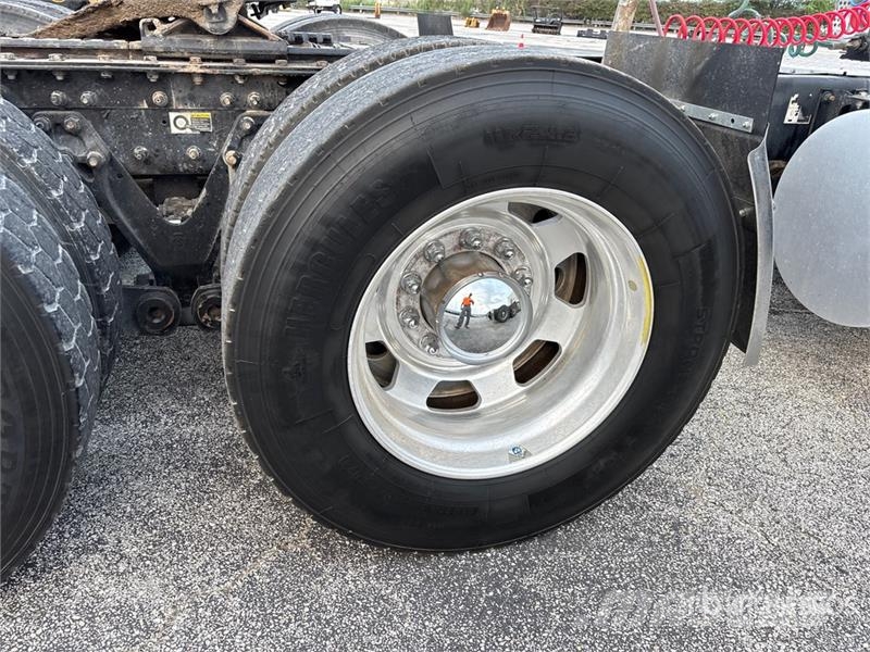 Kenworth T880 Sadulveokid