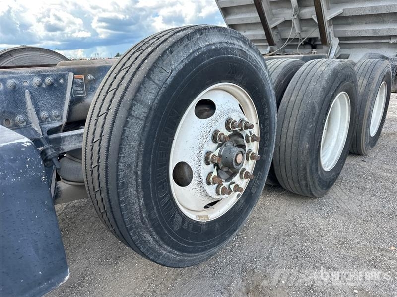 Kenworth T880 Savivarčių priekabų vilkikai
