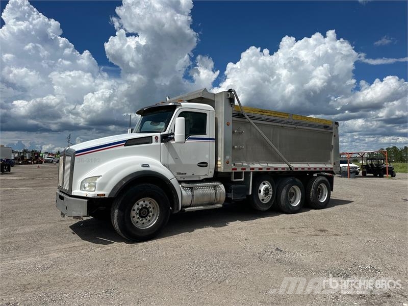 Kenworth T880 Savivarčių priekabų vilkikai