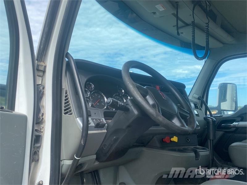 Kenworth T880 Autotractoare