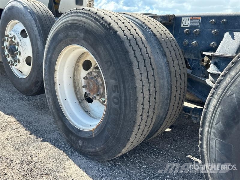 Kenworth T880 Savivarčių priekabų vilkikai