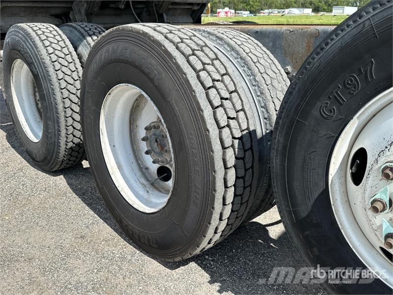 Kenworth T880 Savivarčių priekabų vilkikai