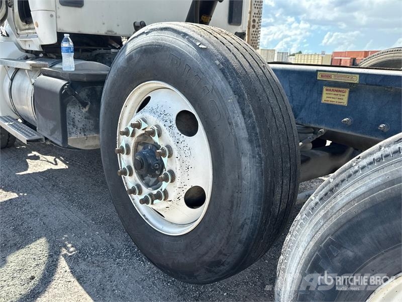 Kenworth T880 Savivarčių priekabų vilkikai
