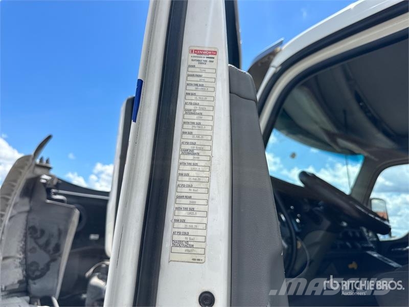 Kenworth T880 Savivarčių priekabų vilkikai