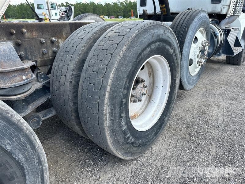 Kenworth T880 Savivarčių priekabų vilkikai