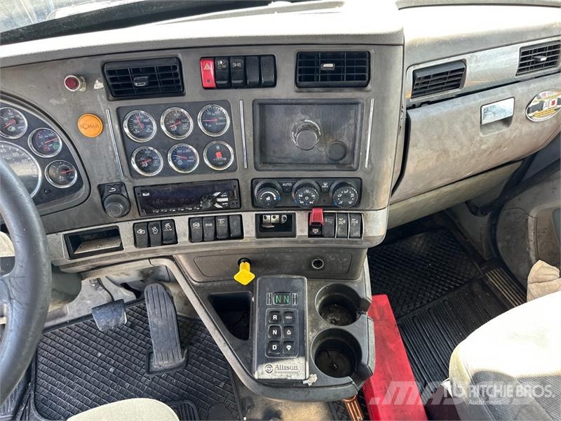Kenworth T880 Savivarčių priekabų vilkikai
