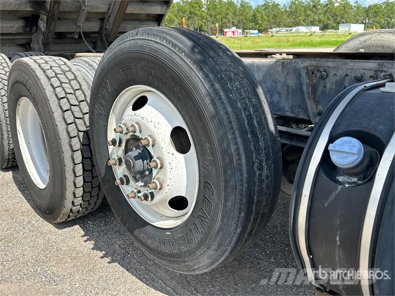 Kenworth T880 Savivarčių priekabų vilkikai