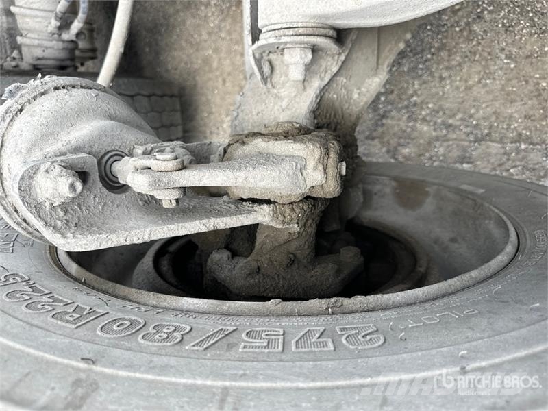 Kenworth T880 Savivarčių priekabų vilkikai