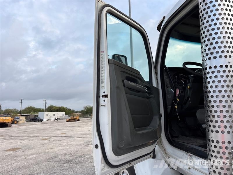 Kenworth T880 Sadulveokid