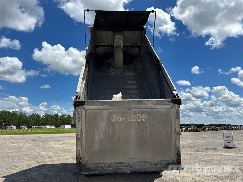 Kenworth T880 Savivarčių priekabų vilkikai