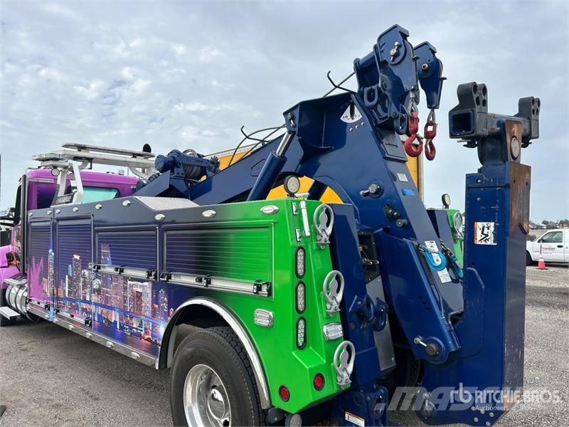 Kenworth T880 4x2 Tow Truck Evakuators ar manipulatoru
