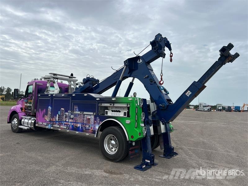 Kenworth T880 4x2 Tow Truck Evakuators ar manipulatoru