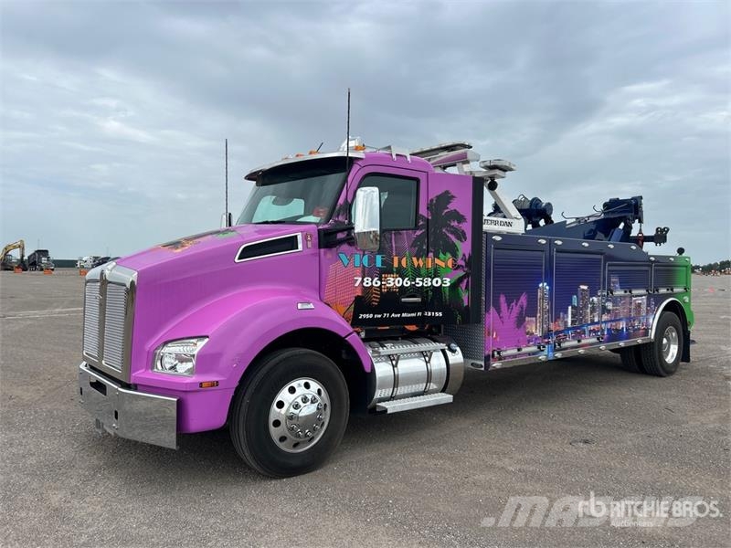 Kenworth T880 4x2 Tow Truck Evakuators ar manipulatoru