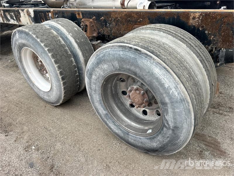 Kenworth T880 6x4 Cab and Chassis (Inoperable) Vezetőfülke és belső tartozékok