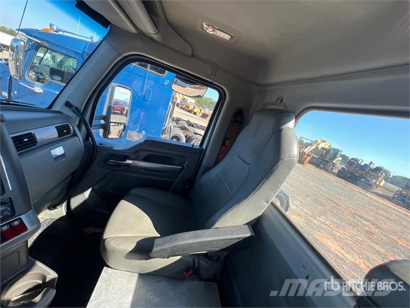Kenworth T880 6x4 Cab and Chassis Kabine i unutrašnjost