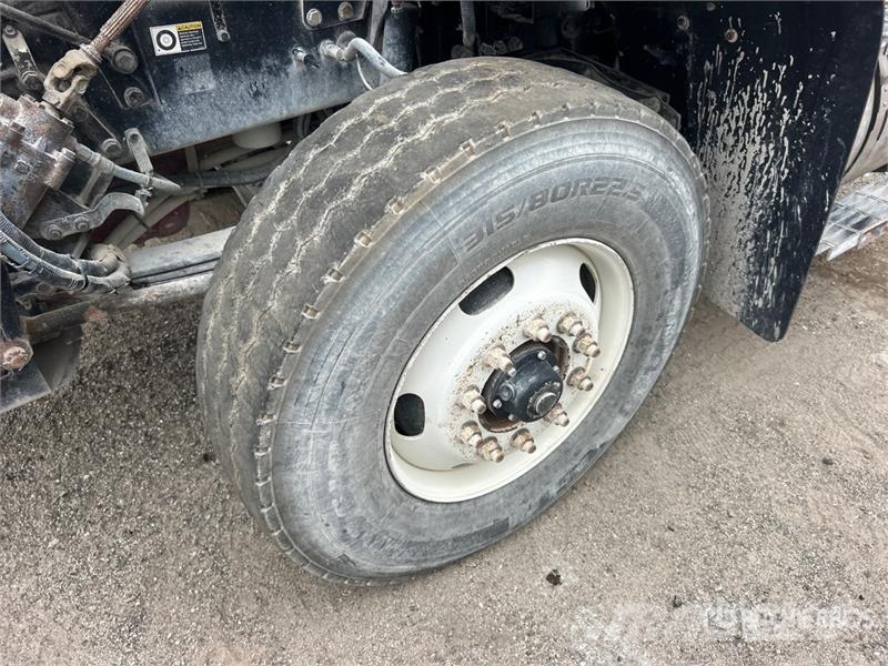 Kenworth T880 6x4 Cab and Chassis (Inoperable) Vezetőfülke és belső tartozékok