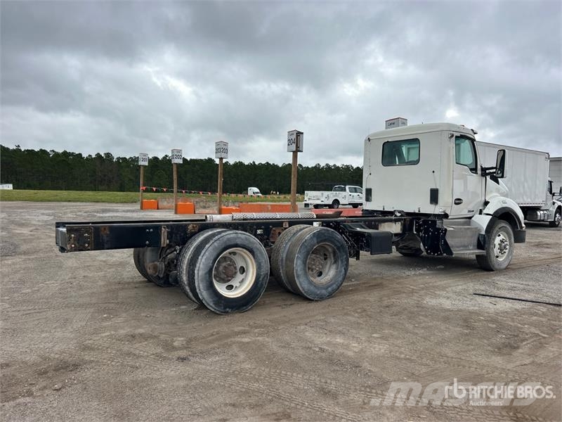 Kenworth T880 6x4 Cab and Chassis (Inoperable) Vezetőfülke és belső tartozékok
