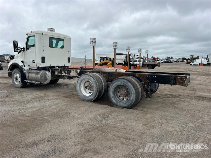 Kenworth T880 6x4 Cab and Chassis (Inoperable) Vezetőfülke és belső tartozékok