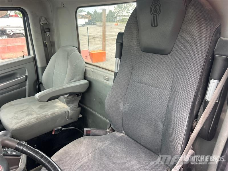 Kenworth T880 6x4 Cab and Chassis (Inoperable) Vezetőfülke és belső tartozékok