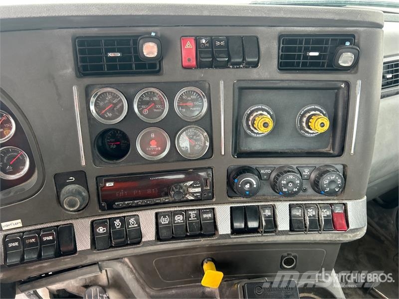 Kenworth T880 6x4 Cab and Chassis (Inoperable) Vezetőfülke és belső tartozékok